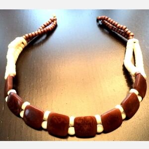 ESTATE BROWN & CREAM LUCITE BEAD 14.5" NECKLACE